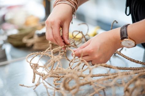 Boutonnière Ideas, Floral Mechanics, Creative Flower Arrangements, Flower Arrangements Simple, Bee Garden, Floral Designer, Flower Tutorial, Design Floral, Botanical Art