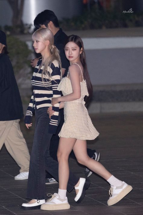 Ningning Casual Outfit, Ningning Aespa Outfit, Ningning Style, Ningning Fashion, Ningning Outfit, Kpop Airport Fashion, Aespa Fashion, Checkered Skirt, Kawaii Fashion Outfits