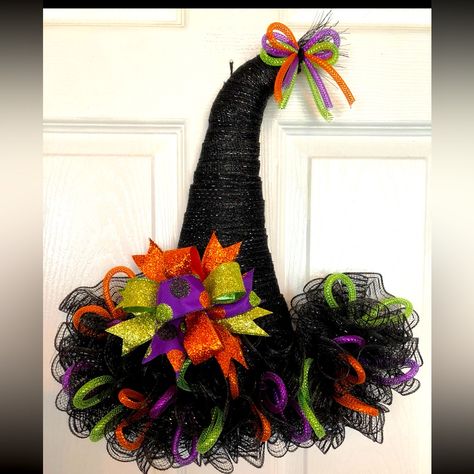 With Hat Wreath Handmade Deco Mesh / Ribbon Can Do Any Colors/Styles Just Request! Handmade Witch Hat, Halloween Witch Hat Wreath, Scarecrow Hat, Halloween Front Door, Elf Wreath, Halloween Witch Wreath, Halloween Door Wreaths, Halloween Mesh Wreaths, Hat Wreath