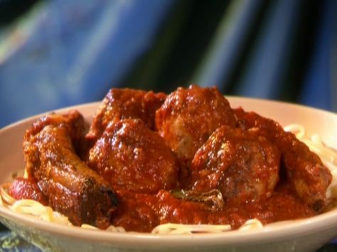 Tony Danza's Famous Sunday Sauce with Meatballs with Ribs Recipe courtesy of his awesome cookbook.  Delish!! Stovetop Dinners, Sauce With Meatballs, Italian Gravy, Lidia's Recipes, Tomato Sauces, Sunday Gravy, Sauce Bolognaise, Italian Night, Lidia Bastianich