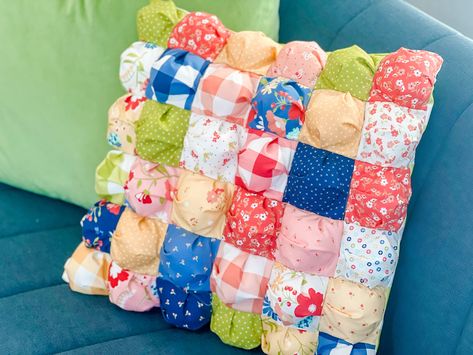 Puff Pillow, Diy Puff Quilt For Beginners, How To Make A Puff Quilt, Puffy Blanket Puff Quilt, Puff Quilt Pillow, Puff Quilt Seat Cushion, Baby Puffs, Porch Chairs, Pillow Party