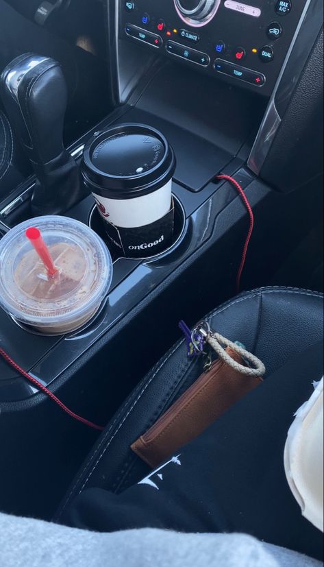 Car interior iced coffee Coffee In Car Aesthetic, Coffee Aesthetic Fall, Aesthetic Car Interior, Aesthetic Fall Vibes, Fall Moodboard, Cute Coffee Shop, Autumn October, Aesthetic Car, Coffee Shop Aesthetic