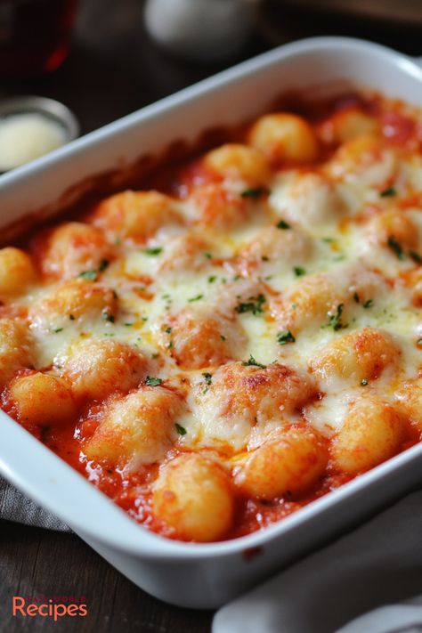 Gnocchi With Mozzarella, Gnocchi Recipes Italian, Gnocchi Red Sauce, Skillet Gnocchi Recipes, Baked Gnocchi Recipes, Macaroni Dishes, Gnocchi Dinner, Cheese Gnocchi, Gnocchi Sauce