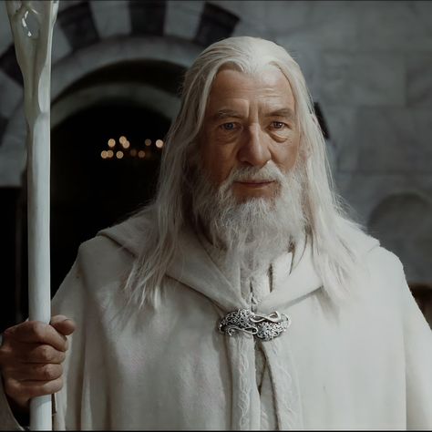 Ian Mckellen Gandalf, Lord Of The Rings Gandalf, Gandalf The White, Ancient House, Merry And Pippin, Minas Tirith, Gandalf The Grey, Rain Photo, Ian Mckellen