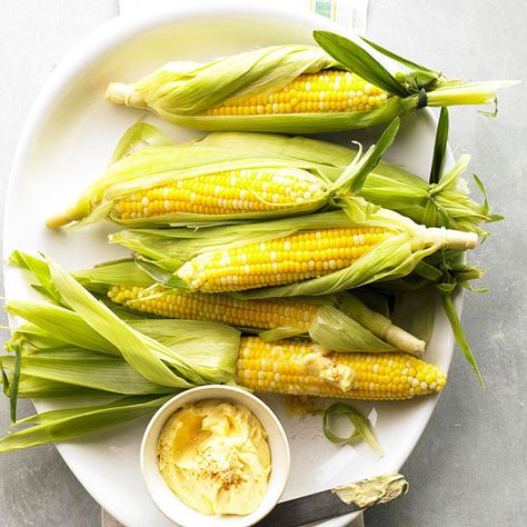 Boiled-in-the-Husk Corn on the Cob How To Boil Corn, Boil Corn On The Cob, Fresh Corn Recipes, Cooking Corn, Cook Corn, Beras Ketan, Boiled Corn, How To Cook Corn, Corn Husk