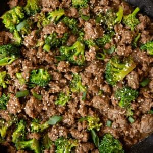 Ground Beef and Broccoli Skillet - Spoonful of Flavor Beef Broccoli Noodles, Paleo Beef And Broccoli, Broccoli Noodles, Whole30 Beef, Ground Beef And Broccoli, Ground Beef Rice, Beef Broccoli, 30 Minute Meals Easy, Easy Ground Beef