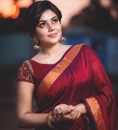 Never underestimate a silver hue! Swetha (@one_pitch_catch) redefining silk saree style with this gorgeous drape from @mahaveers.sarees and… Shamna Kasim, Blouse Images, Full Mirror, Sari Blouse Designs, Wedding Blouse Designs, Indian Saree Blouse, Indian Saree Blouses Designs, Silk Saree Blouse Designs, Maggam Work Blouses