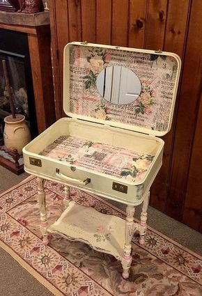 Just in case, a suitcase vanity to DIY... Suitcase Vanity, Vintage Suitcase Table, Camera Shabby Chic, Baños Shabby Chic, Suitcase Table, Vanity Diy, Suitcase Decor, Cocina Shabby Chic, Shabby Chic Furniture Diy