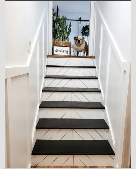 Black Painted Stairs, Tiled Staircase, Painted Staircases, Beautiful Bookshelf, American Farmhouse Style, Stairs Makeover, Interior Staircase, Staircase Ideas, Staircase Remodel