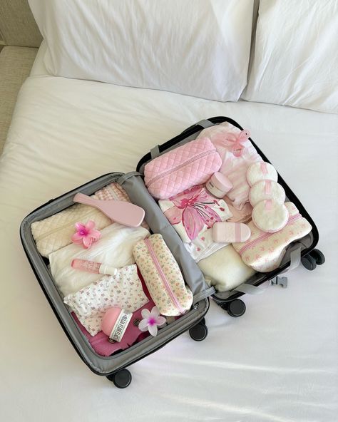 Travel essentials 🌸🎀🌺🍒🌼💖 #pinkgirl #pinkaesthetic #girly #travel #packwithme #travelwithme Suitcase Pink Aesthetic, Aesthetic Pack With Me, Suitcases Aesthetic, Travel Aesthetic Packing, Pack With Me For Vacation, Mood Idea, Packing Aesthetic, Pack My Bag, Traveling Packing