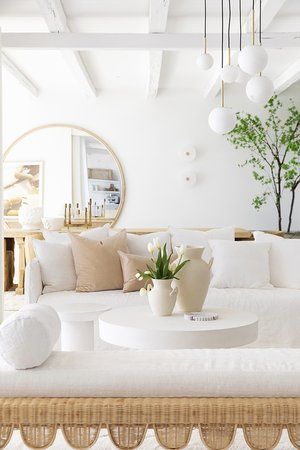 Beach Shack Interior, California Eclectic, Hamptons Living Room, Living Boho, Chic Beach House, Three Birds Renovations, Interior Design Decor, Australian Interior Design, Outdoor Living Rooms