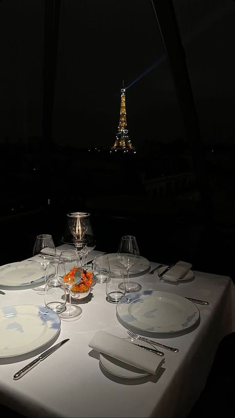 Paris Dinner Aesthetic, Rich Arab, Arab Lifestyle, Paris Dinner, Paris Nightlife, 80s Interior Design, Night Fits, Story Pics, Dinner Aesthetic