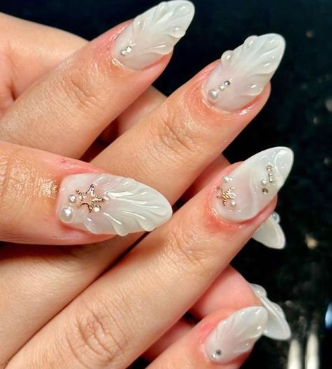 Embrace The Oceans Magic With These 40 Stunning Mermaid Nails – May the Ray Beach Vibes Nails, White Mermaid Nails, Ocean Nails, New Nail Trends, Nails Trend, Nails May, Tropical Nails, White Mermaid, Nail Trend