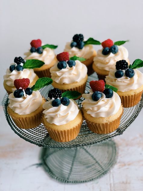 Vanilla Cake with buttercream icing. Topped with fruit and a mint leaf. Cupcakes With Fruit, Vanilla Cake With Buttercream, Berry Cupcakes, Cake With Buttercream, Mint Leaf, Buttercream Icing, Mint Leaves, Cupcakes Decoration, Simple Weddings