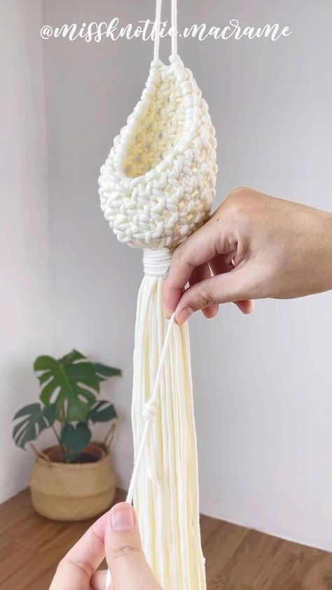 Miss Knottie Macrame, Macrame Pods Tutorial, Macrame Pod Tutorial, Macrame Pod, Macrame Simple, Macrame Plant Hanger Tutorial, Macrame Plant Holder, Crochet Plant, Square Knot