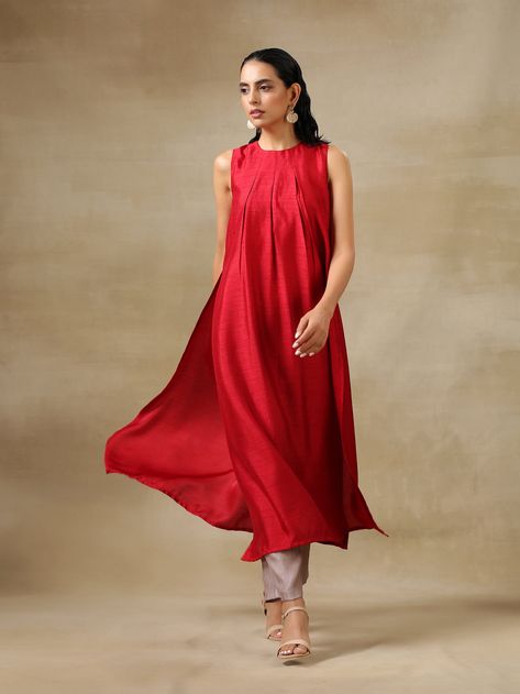 Description Maroon silk-blend sleeveless kurta set with neck pleats and high side slits. Paired with... Sleeveless Kurta Set, Kaftan Kurta, Sleeveless Kurta, Top Clothing Brands, Kurta Pant Set, Contemporary Dresses, Silk Kaftan, Top Clothing, Gathered Sleeves