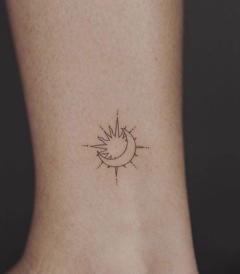 Eclipse Tattoo Design, Half Sun Half Moon Tattoo, Duo Tattoo Ideas, Moon And Sun Tattoo, Zwilling Tattoo, Tattoo Sonne, Tattoos Matching, Sun And Moon Tattoo, Sun Tattoos