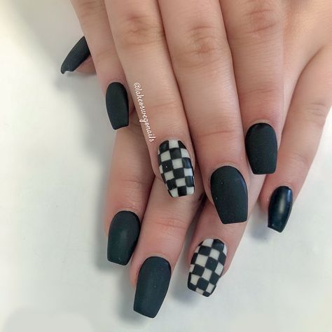 black matte nails with checkered accent Matte Black Checkered Nails, Black Nail Designs Checkered, Matte Checkered Nails, Cute Short Checkered Nails, Checkered Desserts, Black And White Checked Nails, Black And White Checkered Nail Designs, Black Nails With Checkered Accent Nail, Checker Flag Nails