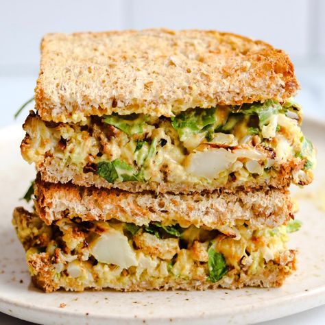 Cauliflower Salad Sandwich (Vegan) Cauliflower Salad Sandwich, Cauliflower Sandwich Recipes, Vegan Cauliflower Salad, Poolside Sandwiches, Plant Based Sandwich, Mediterranean Breakfasts, Cauliflower Sandwich, Vegetarian Wraps, Salad Sandwich Recipe