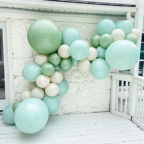 Mint Green Balloon Garland, Mint Green Birthday Decorations, Mint Green Birthday, Green Balloon Arch, Green Balloon Garland, String Balloons, Teal Balloons, Mint Baby Shower, Balloon Wreath