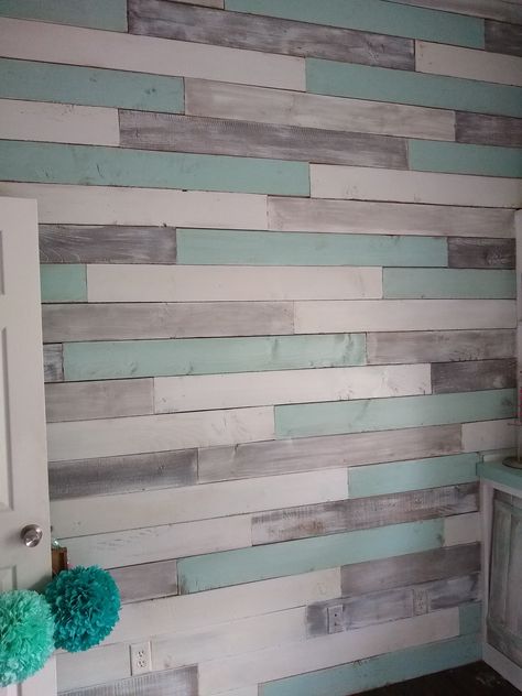 Pallet Wall Ideas, Minwax Stain Colors, Diy Pallet Wall, Western Bedroom Decor, Rustic Wood Wall, Minwax Stain, Western Bedroom, Wood Accent Wall, Plank Walls