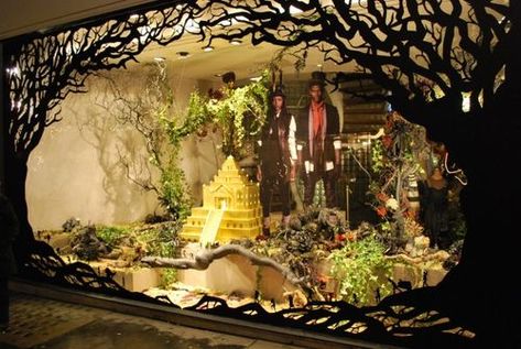 1000+ images about Store Window on Pinterest | Window Displays ... Winter Window Display, Christmas Shop Window, Holiday Window Display, Store Window Displays, Christmas Window Display, Winter Window, Halloween Window, Store Windows, Shop Window Displays