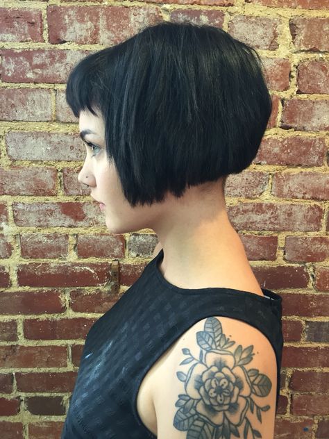 choppy bob w a lil bitty undercut Super Short Bobs, Bob Pendek, Black Bob Hairstyles, Short Black Hair, Short Bobs, Haircuts Ideas, Stylish Short Haircuts, Black Bob, Choppy Bob Hairstyles