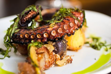 Grilled Octopus, Dish Ideas, Restaurant Specials, Couscous Recipes, Health Trends, Bbq Recipes, Mediterranean Diet, Food Lists, Foods To Eat