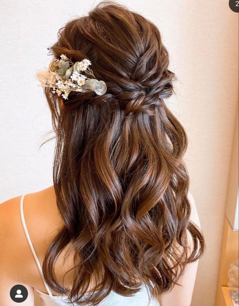 Japanese Half Up Half Down Hair, Hairstyles For Pre Wedding Shoot, Wedding Hair Asian Half Up, Ring Ceremony Hairstyles, Asian Hair Wedding, Prewedding Hairstyle, Tea Ceremony Hair, Bridal Hairstyle For Reception, Asian Wedding Hair