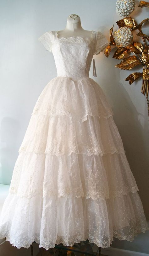 Vintage Wedding Dress 50s, 1950's Wedding Dress, Wedding Dress 50s, 50s Wedding Dress, Wedding Dresses 50s, 50s Wedding, 1950s Wedding Dress, 1950s Wedding, Chic Vintage Brides