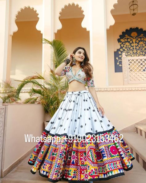 Price 2495/-❣️ White designer kacchi work and mirror work navratri garba special lehenga choli #NavratriFashion#GarbaOutfit#WhiteLehenga#KacchiWork#MirrorWorkLehenga#DesignerLehenga#GarbaSpecial#FestiveFashion#Navratri2024#EthnicWear#LehengaCholi#GarbaNight#TraditionalAttire#NavratriStyle#IndianFashion#LehengaLovers#NavratriOutfits#FashionForFestivals Dandiya Outfit, Navratri Ideas, Elegant Lehenga, Navratri Lehenga, Navratri Garba, Navratri Dress, Cotton Lehenga, Indian Gowns Dresses, Indian Gowns