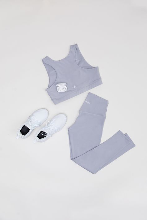 minimal activewear product photoshoot flatlay, airy and natural product photography by Studio Luniste Activewear Product Photography, Minimal Activewear, Natural Product Photography, Flatlay Photography Clothing, Activewear Photoshoot, Flatlay Ideas, Lemon Set, Product Photoshoot, Sport Clothing