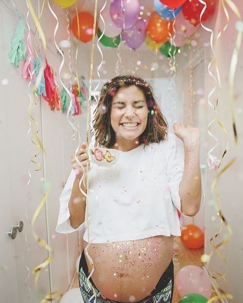 Pregnant Birthday Ideas, Pregnant Birthday, Baby Kicking, Pregnancy Photo, Pumping Moms, Baby Sleep Problems, Photography Maternity, Pregnant Mom, Maternity Shoot