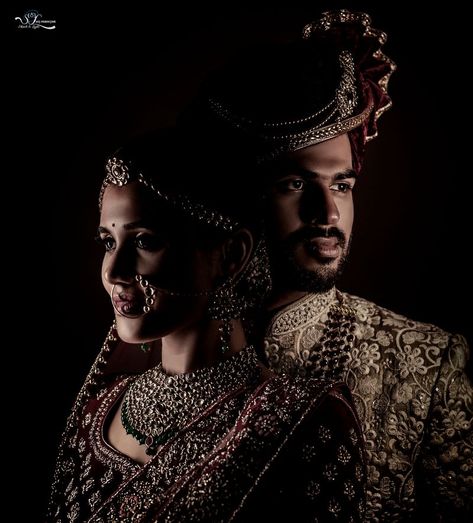 Couple Pic Wedding, Couples Photoshoot Marriage, Bridal Mehandi Backside, Groom Poss Wedding, Couple Poss Wedding, Wedding Shoot Poses Indian, Caples Photo Wedding Indian, Indian Groom Photography Poses, Marriage Poses Wedding Photos Indian