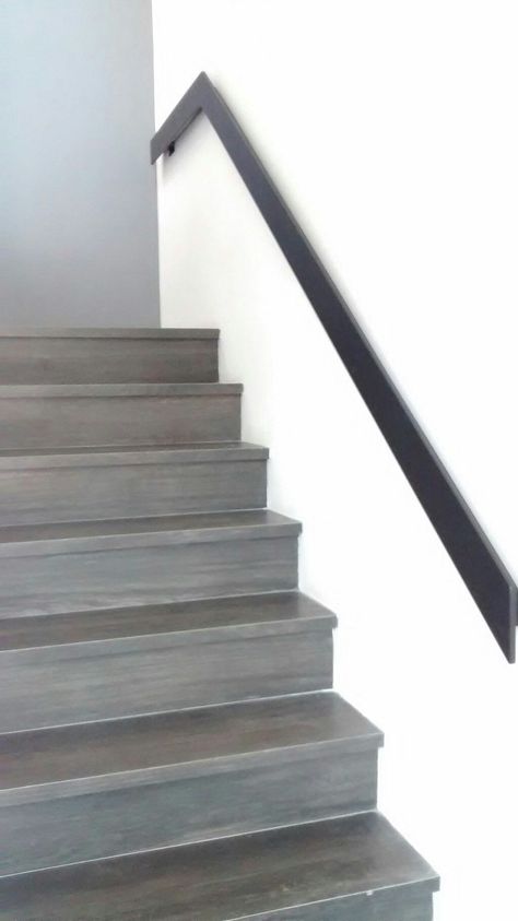 Staircase Lighting Ideas, Wall Mounted Handrail, Interior Stair Railing, Modern Stair Railing, Staircase Railing Design, Staircase Handrail, Escalier Design, Railings Outdoor, Stair Railing Design