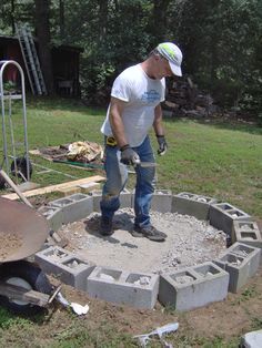 Besser Block Fire Pit, Cinder Block Walkway Ideas, Center Block Fire Pit Backyard Ideas, Cement Block Fire Pit, Cinder Block Fire Pit, How To Build A Fire Pit, Outside Fire Pits, Easy Fire Pit, Rustic Fire Pits