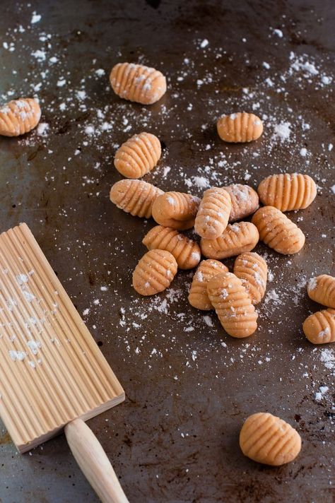 A Gluten Free Sweet Potato Gnocchi Recipe. Vegetarian too......... Gluten Free Sweet Potato Gnocchi, Flour Gnocchi, Sweet Potato Gnocchi Recipe, Vegan Gnocchi, Easy Pasta Sauce, Gluten Free Sweet Potato, Gnocchi Recipe, Sweet Potato Gnocchi, Homemade Gnocchi