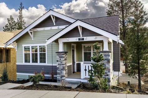 Craftsman 2 Car Carriage House with Apt | 980 sq ft. 2 bed 1 bath | 28w × 42d | Plan #895-55 | Houseplans.com Small Craftsman Bungalow, Tiffany Decor, Oasis House, Craftsman Bungalow House Plans, Starter Homes, Small Craftsman, Rustic Craftsman, Craftsman Homes, Craftsman Cottage