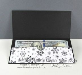 Free tutorial to create a full size money holder. Stampin' Up!'s Labels of Love and Merry Little Christmas. Money Cards Holder, Gift Money Holder, Christmas Money Cards, Money Holders Card, Card Holder Diy, Gift Card Holder Diy, Christmas Money Holder, Gift Cards Money, Christmas Gift Card Holders