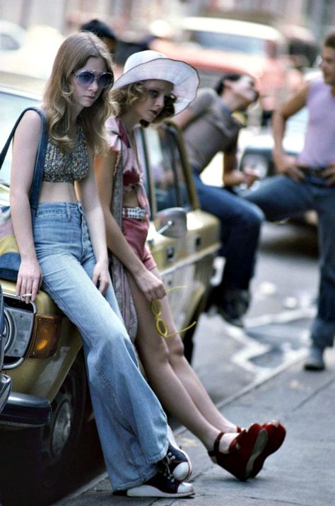 taxidriver 70s Girl, 60s 70s Fashion, Faye Dunaway, 60s And 70s Fashion, 70s Inspired Fashion, Jodie Foster, Group Of People, 1970s Fashion, Taxi Driver