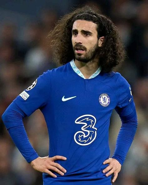 🚨 𝐁𝐑𝐄𝐀𝐊𝐈𝐍𝐆: Man United have asked Chelsea for conditions of Marc Cucurella loan 🔴🇪🇸 Not easy deal but contact made — Man United have 3 options for new LB, need ‘smart’ one to replace Shaw 👀 Marc Cucurella, Football Workouts, Bicycle Kick, Nike Tech, Man United, Soccer Players, Sports News, Manchester United, Chelsea