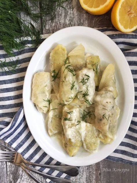 Cabbage rolls with egg-lemon sauce Greek Cabbage, Savoy Cabbage, Stuffed Cabbage, Greek Dishes, Lemon Sauce, Cabbage Rolls, Fresh Dill, Seitan, Greek Recipes