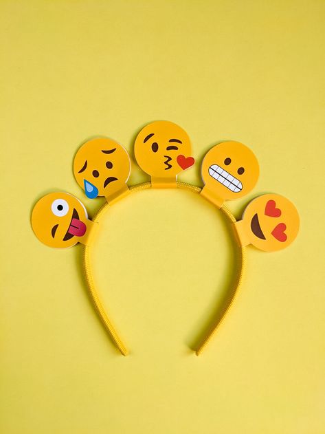 Diy Emoji Crafts, Emoji Crafts For Kids, Emoji Costume Diy, Printable Emojis, Printable Headband, Emoji Halloween Costume, Emoji Decorations, Emoji Costume, Emoji Craft