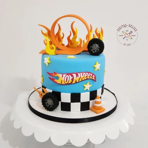 Hotwheels Birthday Cake, Compleanno A Tema Hot Wheels, Festa Monster Truck, Hot Wheels Themed Birthday Party, Wheels Cake, Bolo Hot Wheels, Hot Wheels Cake, Truck Theme Birthday, Hotwheels Birthday Party