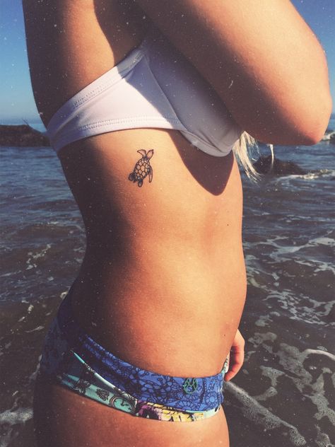 Tattoo Beautiful Turtle Tattoos, Sea Turtle Rib Tattoo, Sea Turtle Tattoo Rib Cage, Turtle Tattoo On Ribs, Turtle Rib Tattoo, Mini Turtle Tattoo, Tattoo Tortuga, Cactus Tattoo Small, Tat Placement