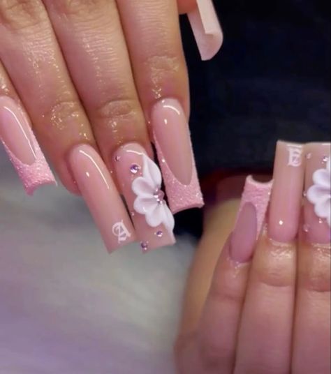 Nail Ideas W Initial, Nails With Cursive Initial, Acyrilics Nails With Initial, Pink Nails Initials, 3d Flower Nails With Initial, Long Acrylic Nails With Letters Initials, Nails With Initials Valentines, Light Pink Acrylic Nails With Initial, Nails Acrylic With An A Initial