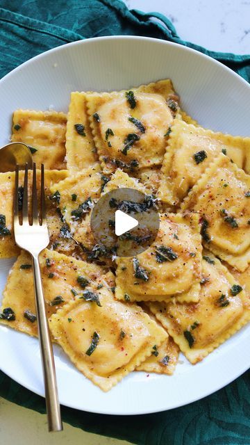 MacKenzie Smith on Instagram: "Savoring the flavors of fall one last time with my go-to 10 minute Butternut Squash Ravioli recipe! I love how the brown butter sage sauce tastes so insanely delicious while also being incredibly easy to make. It’s one of those easy dinners that comes together on the fly yet tastes like it’s from a fancy Italian restaurant!

Snag the full recipe below or comment “RAVIOLI” to get the full recipe sent straight to your inbox!

⭐️ 6 tbsp salted butter
⭐️ 1 tbsp fresh sage, julienned and packed
⭐️ 1/2 cup parmigiano
⭐️ 18 oz butternut squash ravioli 
⭐️ 1/4 cup pasta water
⭐️ flaky salt & fresh cracked pepper

1️⃣ Prepare butternut squash according to the box/bag - usually boiled or 4 minutes.
2️⃣ While that’s boiling, start the brown butter sauce. Add 6 tbsp of s Butternut Squash Ravioli Recipe, Squash Ravioli Recipe, Fancy Italian Restaurant, Butter Sage Sauce, Brown Butter Sage Sauce, Brown Butter Sage, Mackenzie Smith, Sage Sauce, Squash Ravioli