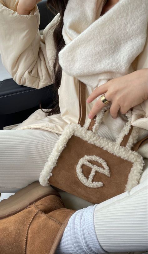 Telfar Aesthetic, Fluffy Shoulder Bag For Everyday Winter Use, Sherpa Purse Outfit, Fluffy Bag Outfit, Trendy Fluffy Shoulder Bag, Winter Fluffy Shoulder Bag, Winter Fluffy Tote Bag, Fuzzy Bag, Ugg Bag