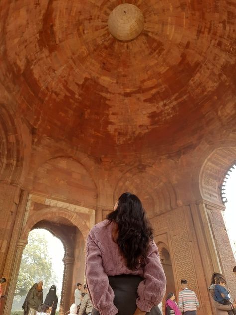 Qutub Minar / Qutub Minar Delhi / Delhi aesthetic / Delhi photography aesthetic / Delhi aesthetic photos / Dilli / South Delhi / Delhi / Delhi photos Qutub Minar Photography Poses, Qutub Minar Aesthetic, Qutub Minar Photography, Delhi Winter, Aesthetic Delhi, Delhi Photos, Delhi Pics, Recreation Photos, Delhi Aesthetic