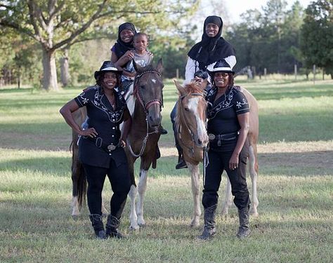 Cowgirls in Black - Janetta Blanding & Jeanette Bellinger (twins) Black Cowboys, Rodeo Cowboys, Black Cowgirl, Black Cowboy, Cowboy Aesthetic, Cowboy Girl, Cowgirl Chic, Black American, Cowboy And Cowgirl